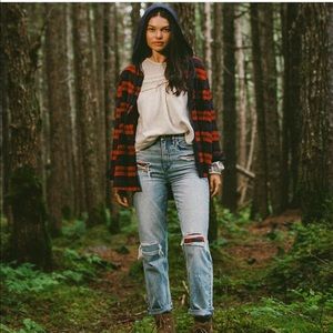 AE Ripped high waisted 90’s jeans